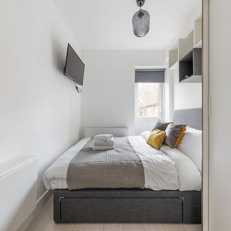 Functional Double With An Ensuite Toilet And Shower Near Tube And Bus Stations London Ngoại thất bức ảnh
