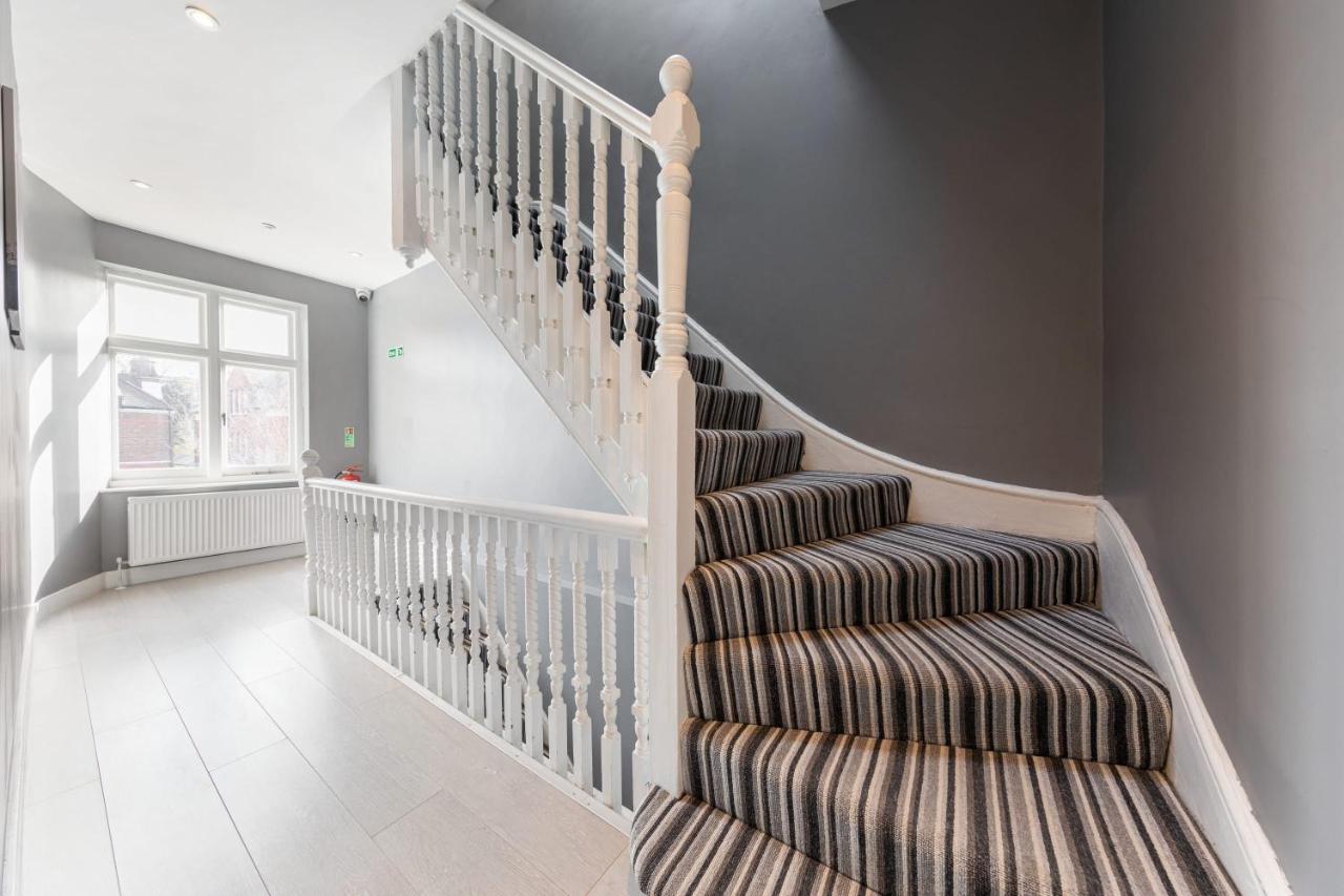 Functional Double With An Ensuite Toilet And Shower Near Tube And Bus Stations London Ngoại thất bức ảnh
