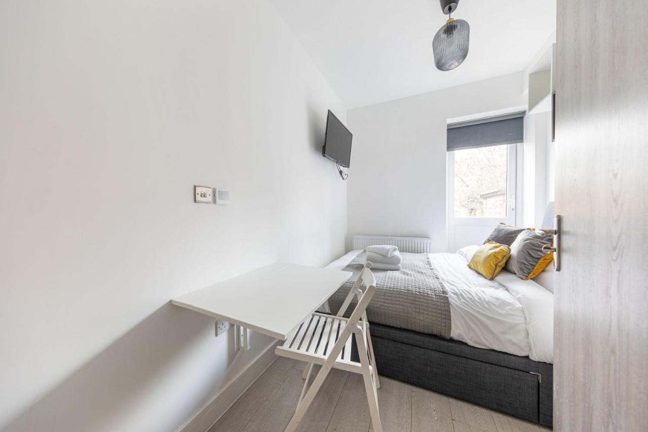 Functional Double With An Ensuite Toilet And Shower Near Tube And Bus Stations London Ngoại thất bức ảnh