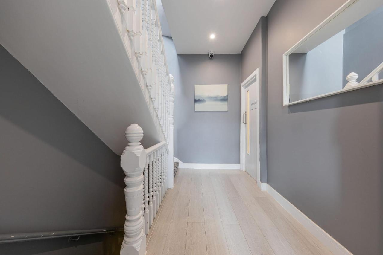 Functional Double With An Ensuite Toilet And Shower Near Tube And Bus Stations London Ngoại thất bức ảnh